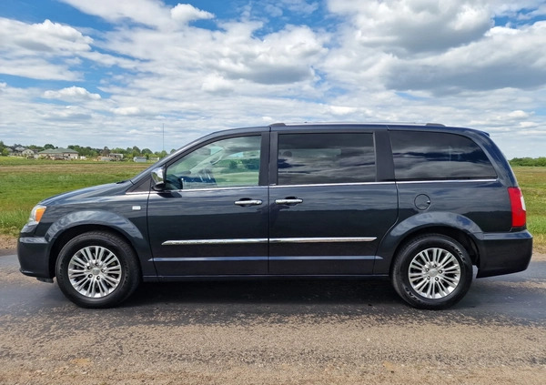 Chrysler Town &amp; Country cena 66500 przebieg: 188888, rok produkcji 2014 z Siedlce małe 742